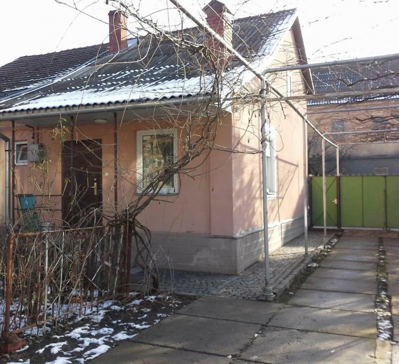 Закарпатская обл., г. Мукачево, Береговская ул., 86