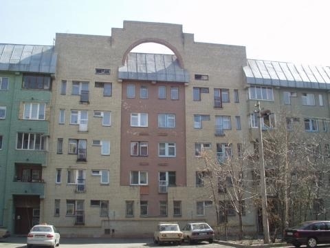 Київ, Хорива вул., 32