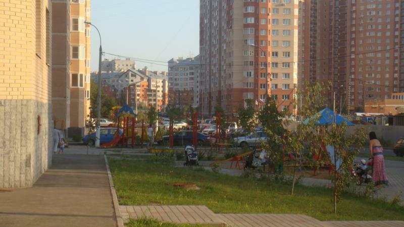 Київ, Сонячна вул., 8