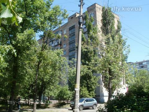 Київ, Праці бул., 5