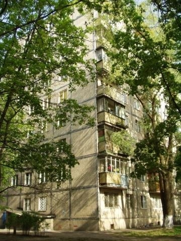 Київ, Ушинського вул., 8