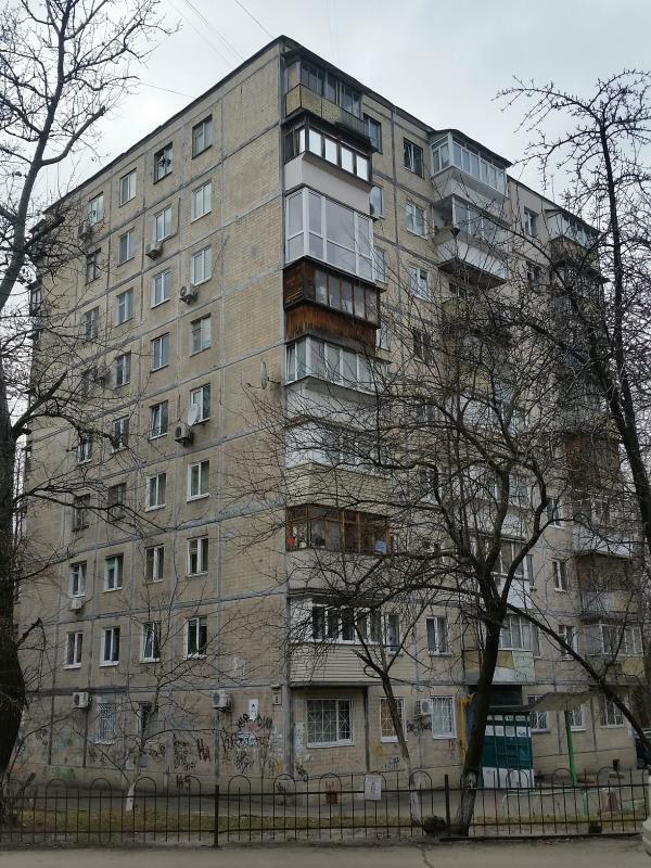 Київ, Ушинського вул., 8