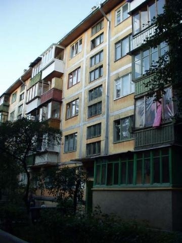 Київ, Салютна вул., 21