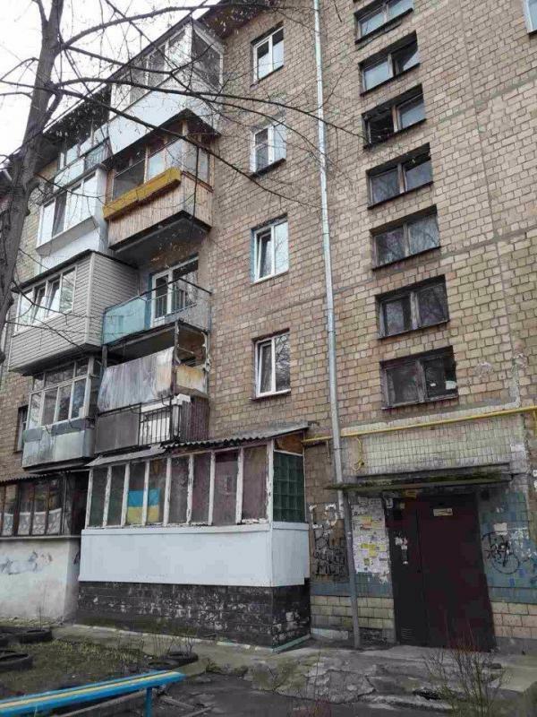Киев, Семьи Сосниных ул., 10