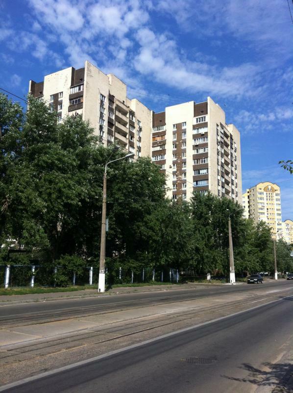 Київ, Славгородська вул., 8