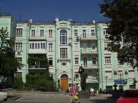 Київ, Рогнединська вул., 3