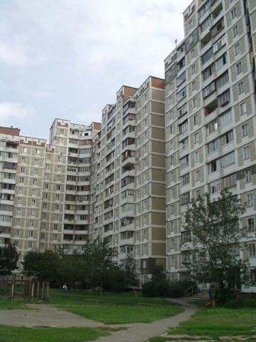 Киев, Ревуцкого ул., 18