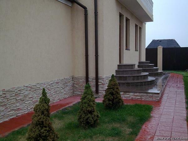Київ, Левадна вул., 36