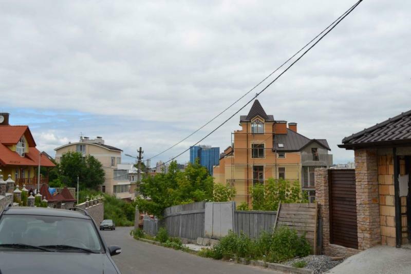 Киев, Локомотивная ул., 23