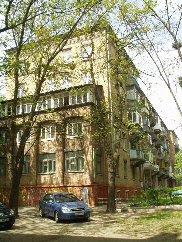 Киев, Метростроевская ул., 12