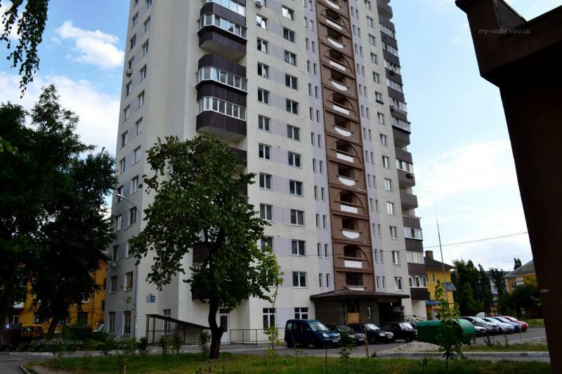 Київ, Макаренка вул., 1А