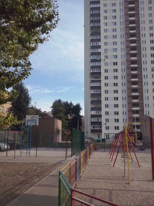 Київ, Макаренка вул., 1А