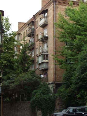 Киев, Ивана Марьяненко ул., 9