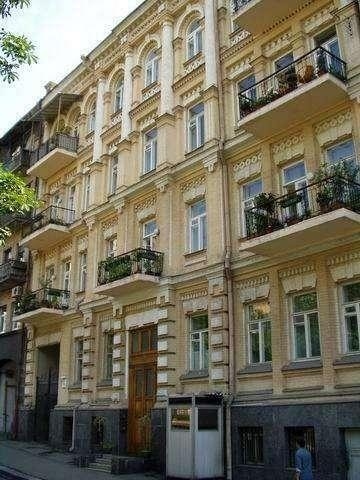 Киев, Владимира Антоновича ул., 15