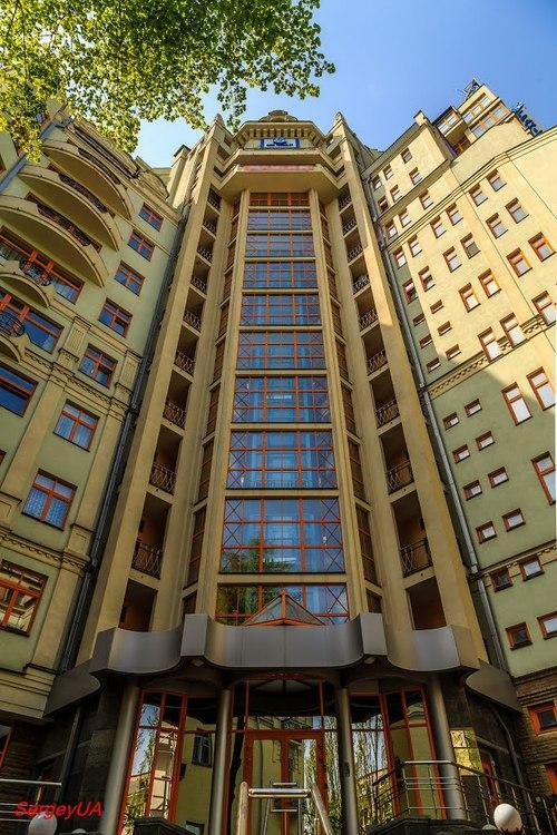 Киев, Тараса Шевченко бул., 11