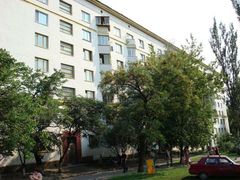 Киев, Дружбы Народов бул., 32