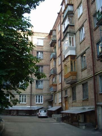 Киев, Дружбы Народов бул., 17/5