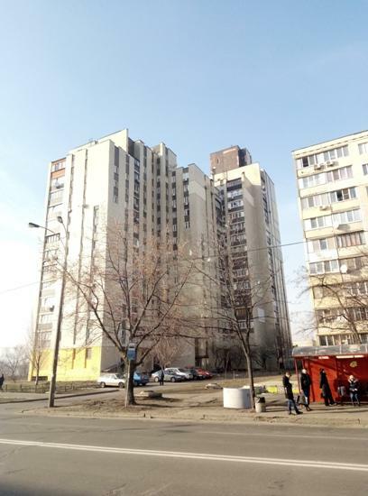 Київ, Дніпровська наб., 13