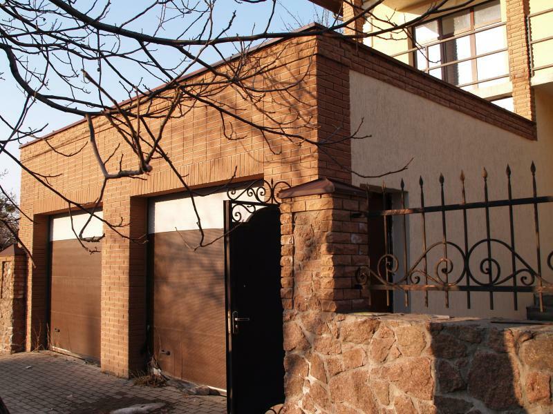 Киев, Добрый Путь ул., 43