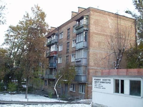 Київ, Митрофана Довнар-Запольського вул., 4Б