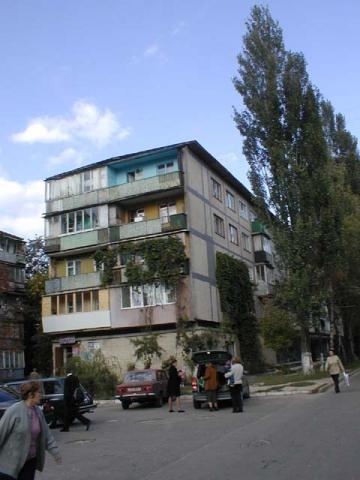 Київ, Гната Юри вул., 5
