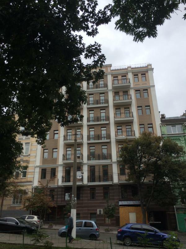 Київ, Гоголівська вул., 8