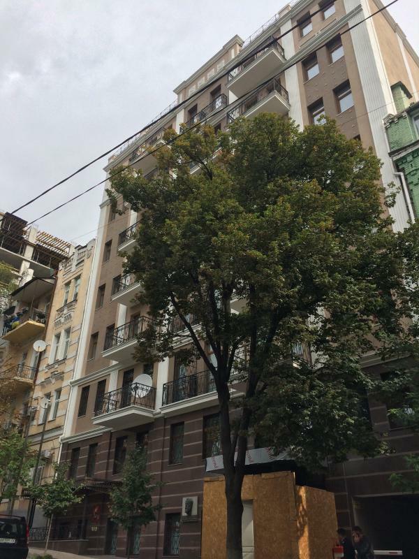 Київ, Гоголівська вул., 8