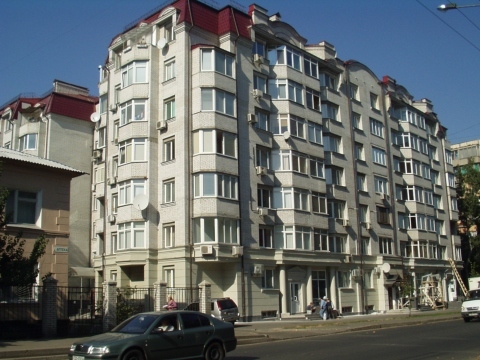 Київ, Андрія Головка вул., 12