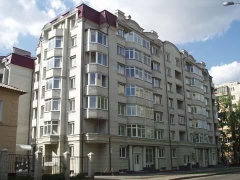 Київ, Андрія Головка вул., 12