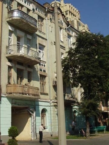 Київ, Назарівська вул., 5