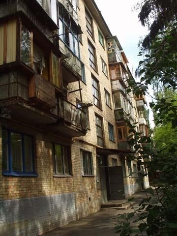 Київ, Метрологічна вул., 2