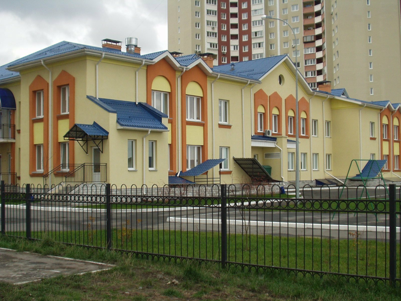 Киев, Милославская ул., 12Б