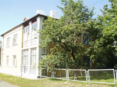 Киев, Волховская ул., 10