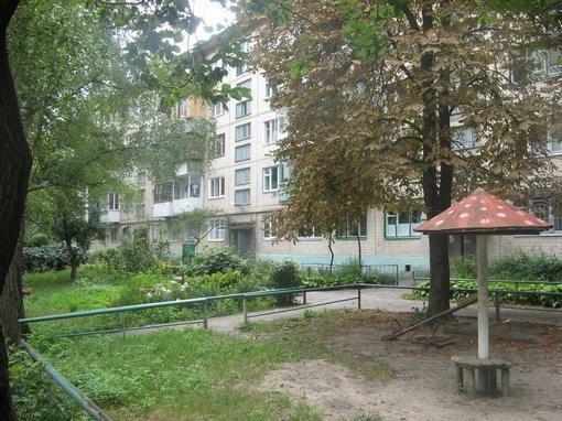 Київ, Волгоградська вул., 13