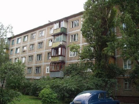 Киев, Валентина Серова ул., 36