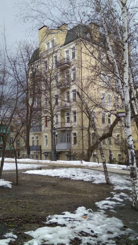 Киев, Малая Житомирская ул., 20Б