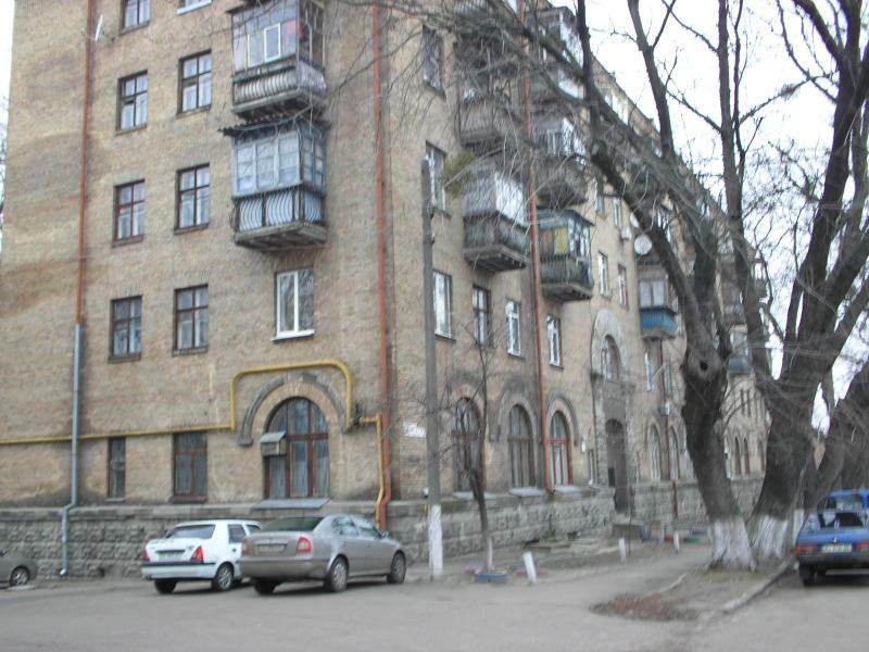 Киев, Макаровская ул., 1