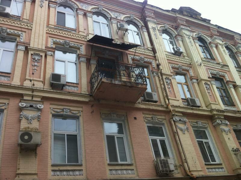 Київ, Малопідвальна вул., 1/7