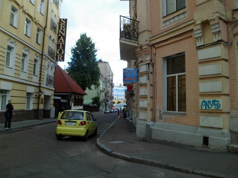 Київ, Малопідвальна вул., 1/7