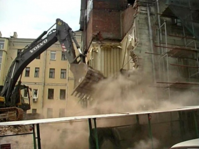 Киевляне предлагают запретить снос старых зданий в столице