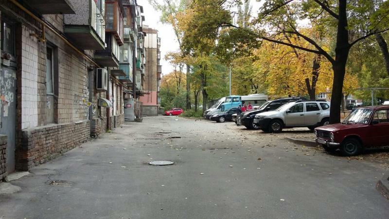 Київ, Олент Теліги вул., 31/1