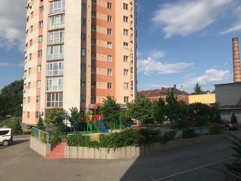 Оренда 3-кімнатної квартири 80 м², Полігонна вул., 10Д