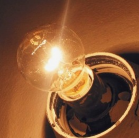 Почему напряжение в электросети может быть выше или ниже номинального: инфографика
