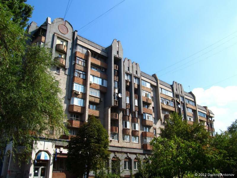 Днепропетровская обл., Криворожский район, г. Кривой рог, Александра Поля ул., 1