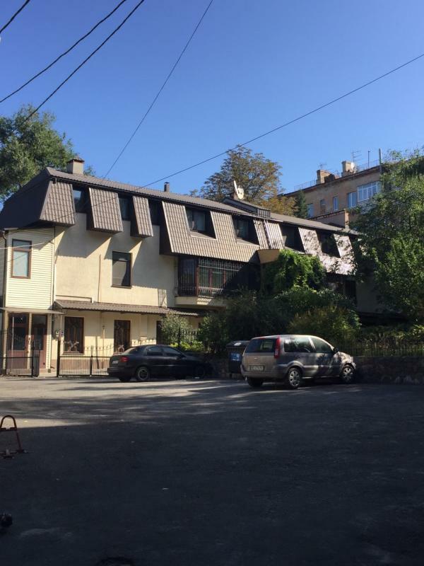 Дніпро, Сергія Єфремова вул., 3