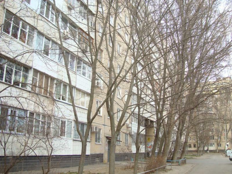 Продаж 4-кімнатної квартири 56 м², Метробудівська вул., 3