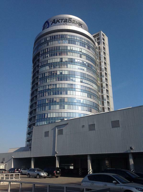 Продаж 3-кімнатної квартири 100 м², Глінки вул., 2