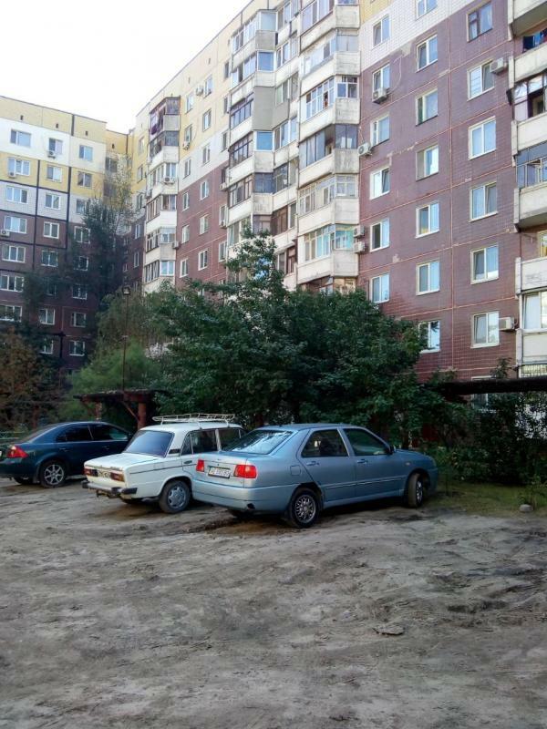 Дніпро, Слави бул., 18