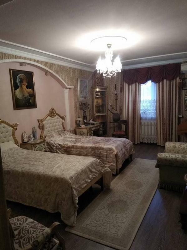 Продаж 3-кімнатної квартири 140 м², Володимира Антоновича вул., 26