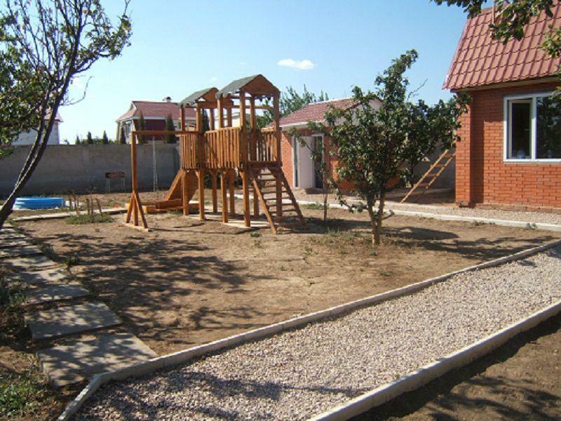 АР Крым обл., Сакский район, пгт Заозерное, Солнечная ул., 21А